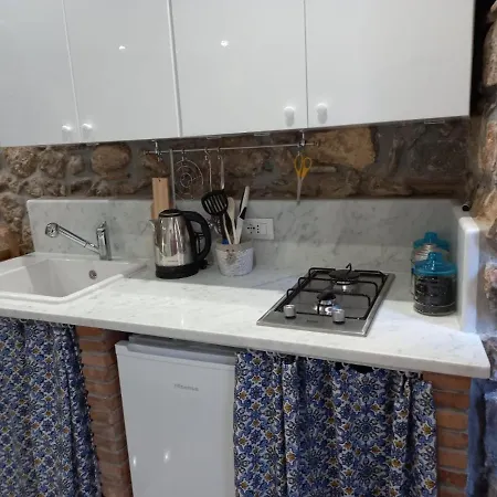 Cortile Delle Mura * Чефалу