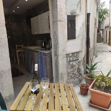 Cortile Delle Mura تْشيفالو