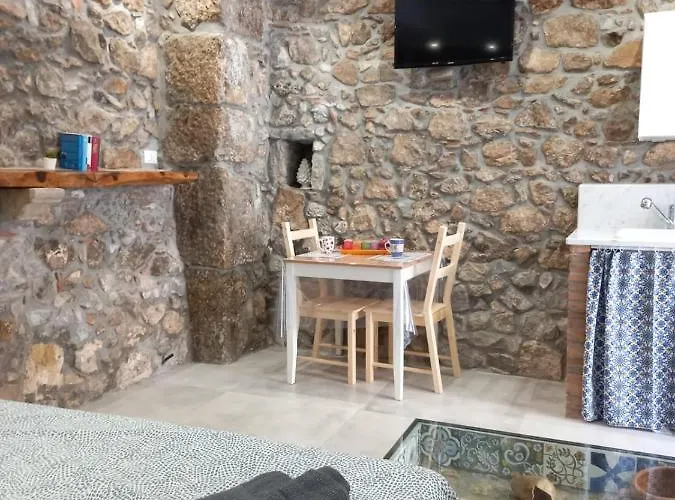 Cortile Delle Mura *