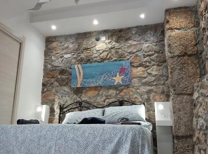 Cortile Delle Mura * 切法卢