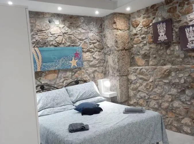 Cortile Delle Mura 切法卢